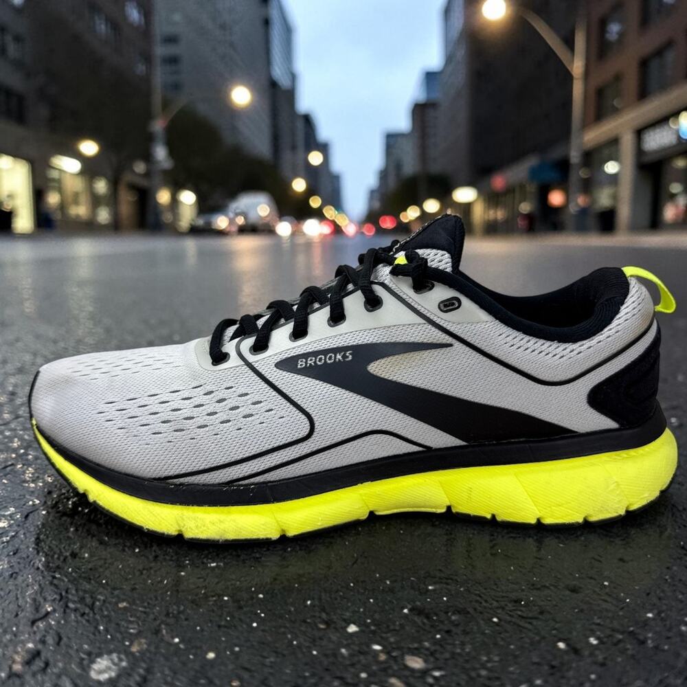 Brooks Transmit 3 Men 10 Gray Black Volt Running Shoes Athletic Sneakers 1103631